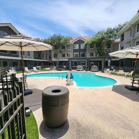 La Quinta By Wyndham Dallas - Addison Galleria Εξωτερικό φωτογραφία