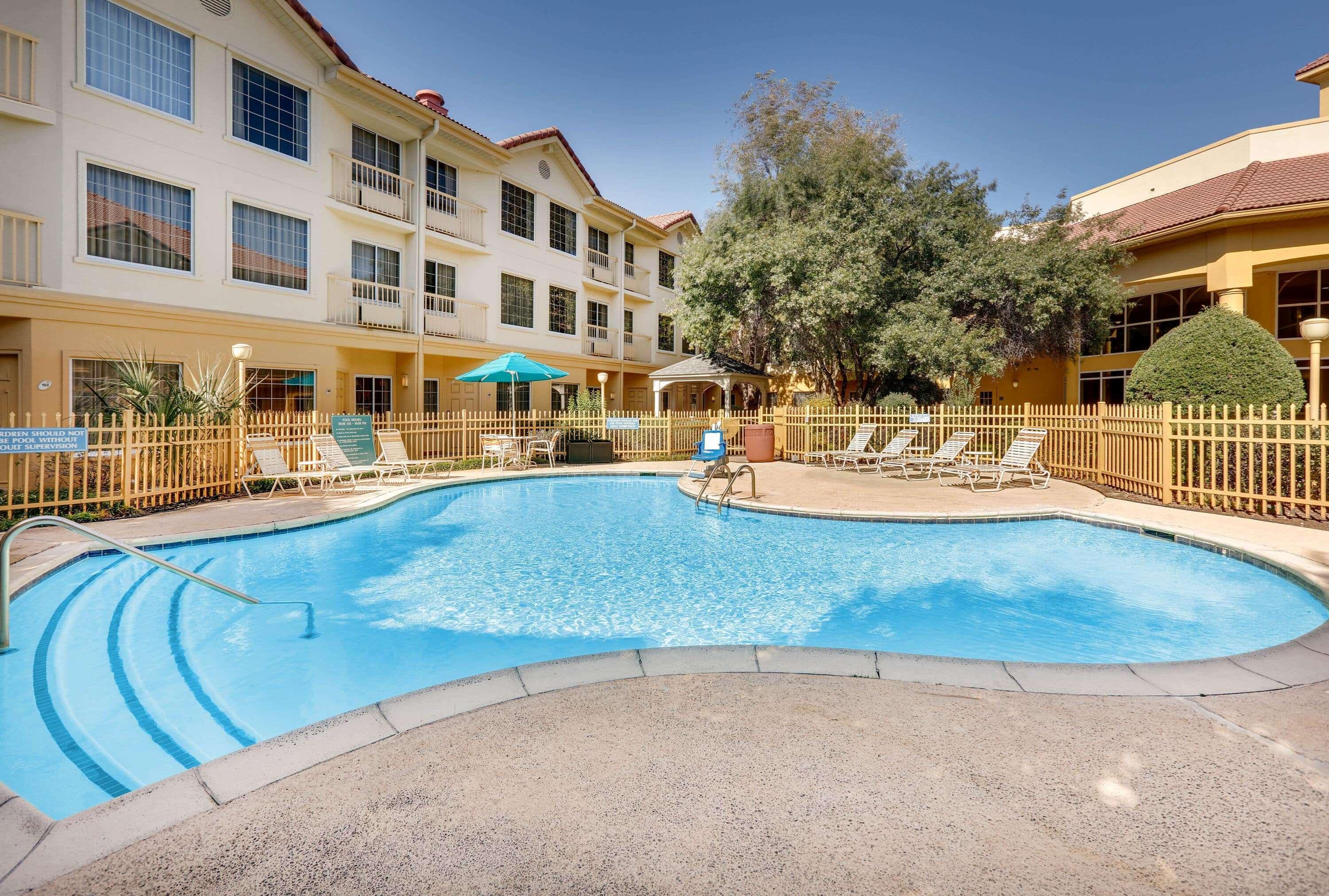 La Quinta By Wyndham Dallas - Addison Galleria Εξωτερικό φωτογραφία