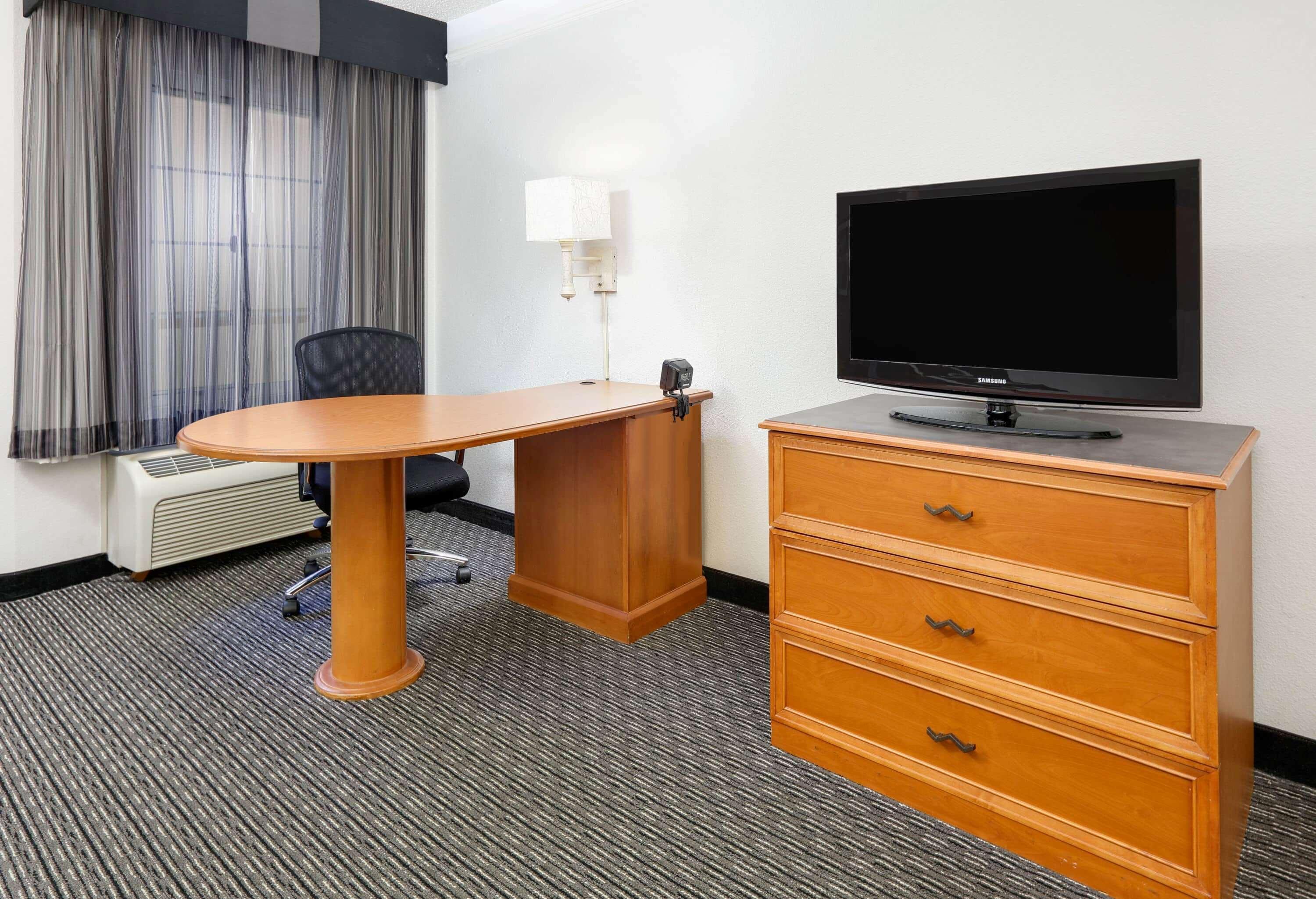 La Quinta By Wyndham Dallas - Addison Galleria Εξωτερικό φωτογραφία