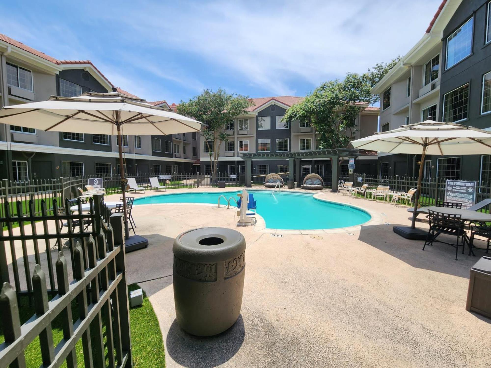 La Quinta By Wyndham Dallas - Addison Galleria Εξωτερικό φωτογραφία