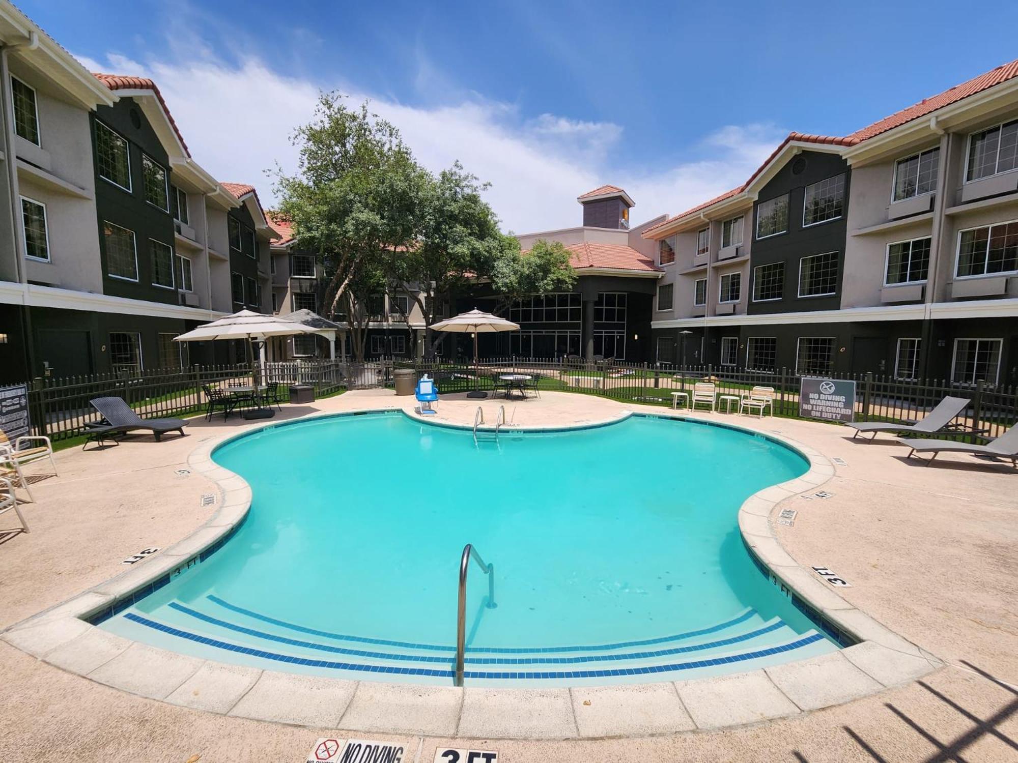 La Quinta By Wyndham Dallas - Addison Galleria Εξωτερικό φωτογραφία