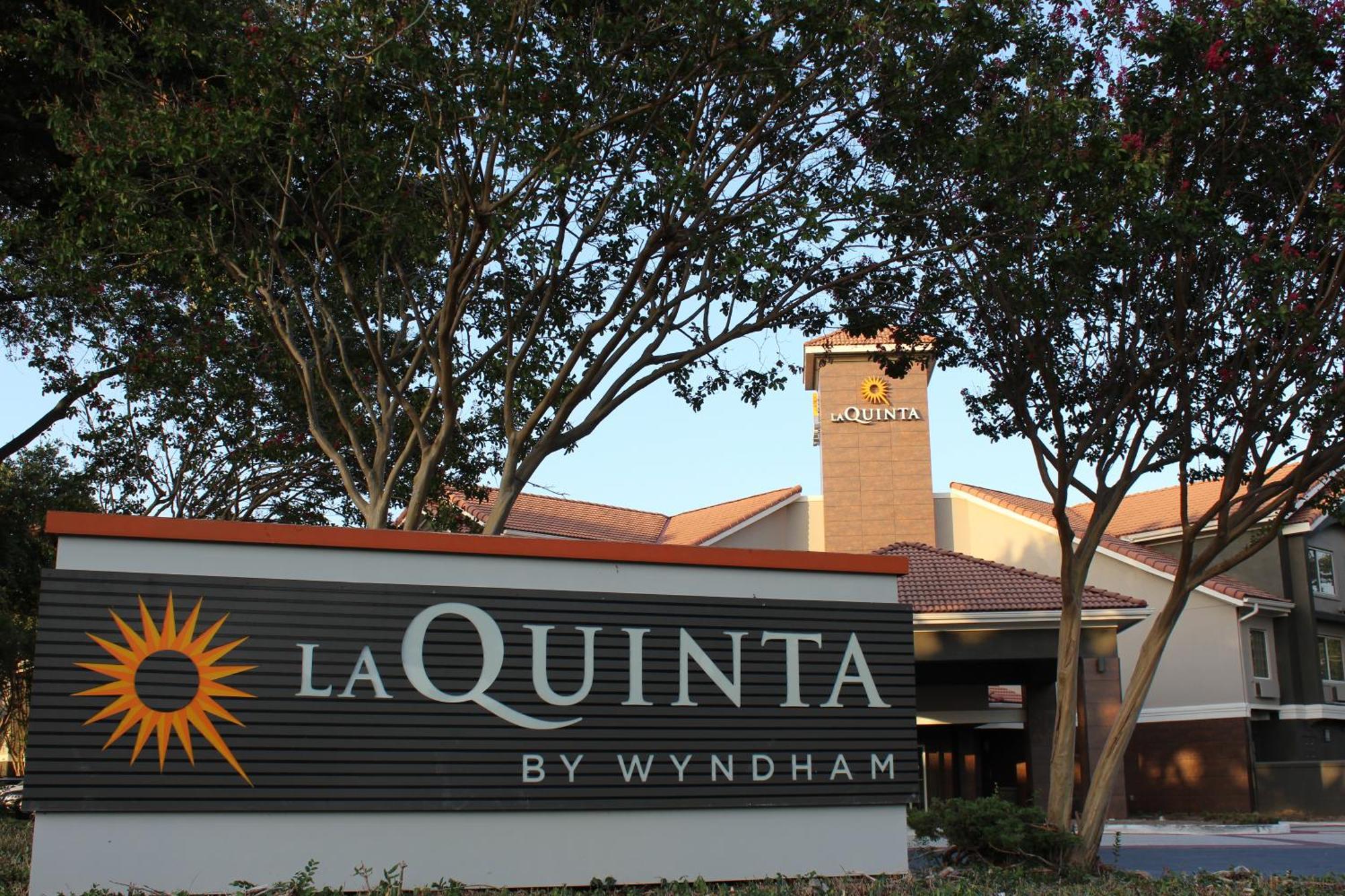 La Quinta By Wyndham Dallas - Addison Galleria Εξωτερικό φωτογραφία